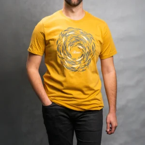 Camiseta a contracorriente – Edición Limitada en Mostaza